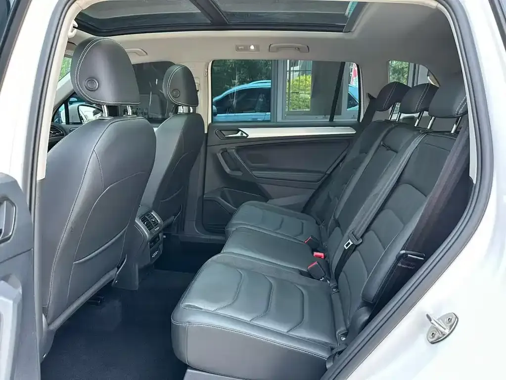 Volkswagen Tiguan L — фото 6