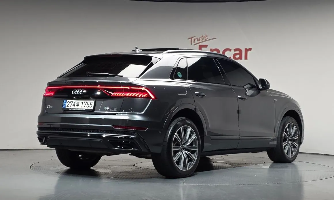 Audi Q8 — фото 7