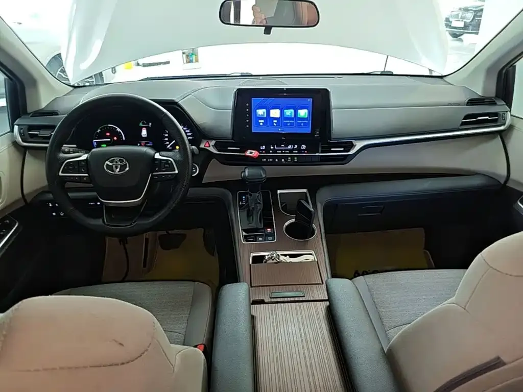 Toyota Sienna — фото 9