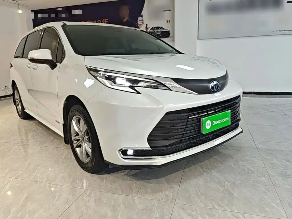 Toyota Sienna — фото 2