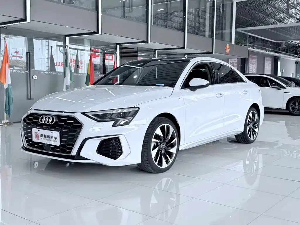 Audi A3 — фото 1