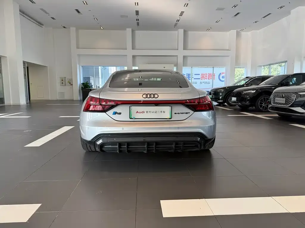 Audi e-tron GT — фото 2