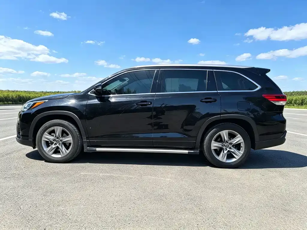Toyota Highlander — фото 10