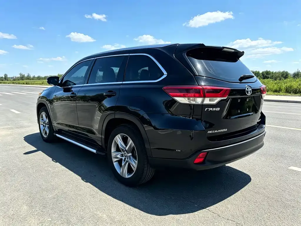 Toyota Highlander — фото 9