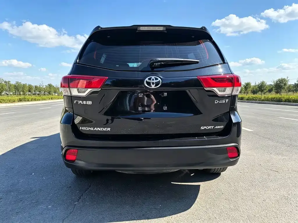 Toyota Highlander — фото 7