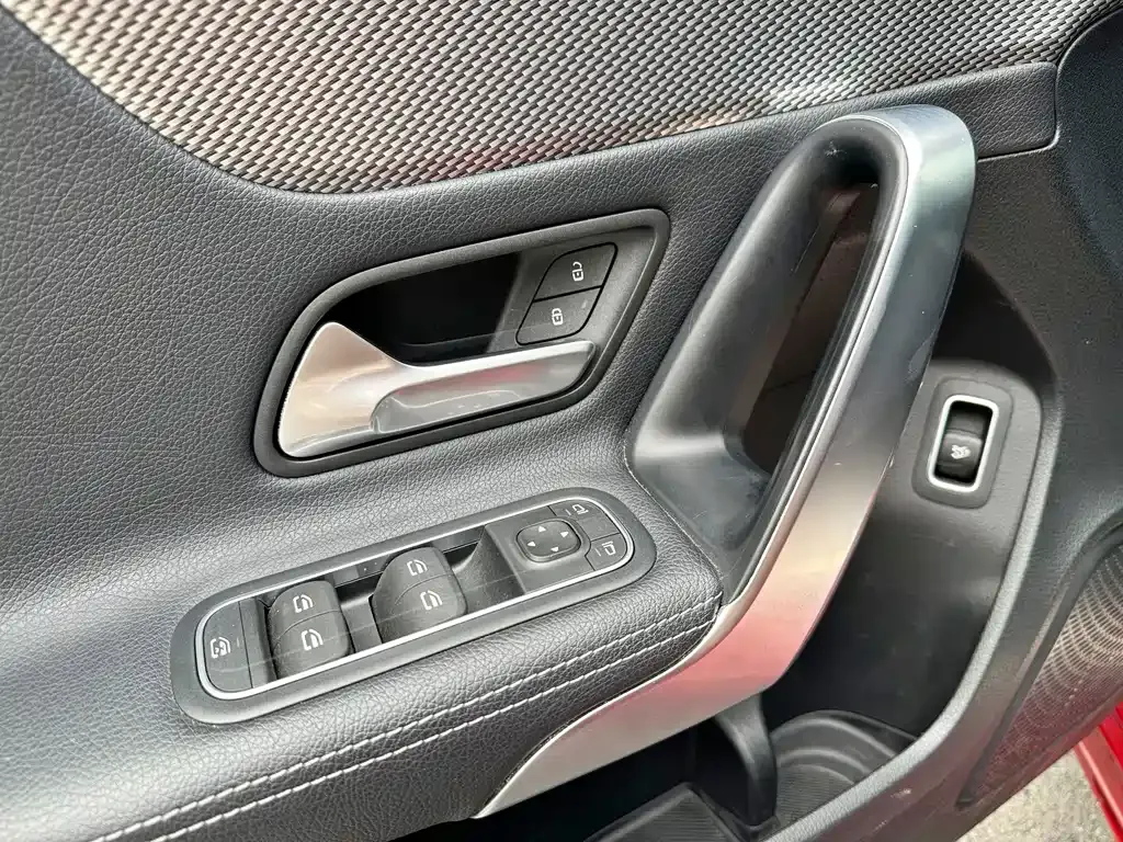 Mercedes-Benz A-Class — фото 10