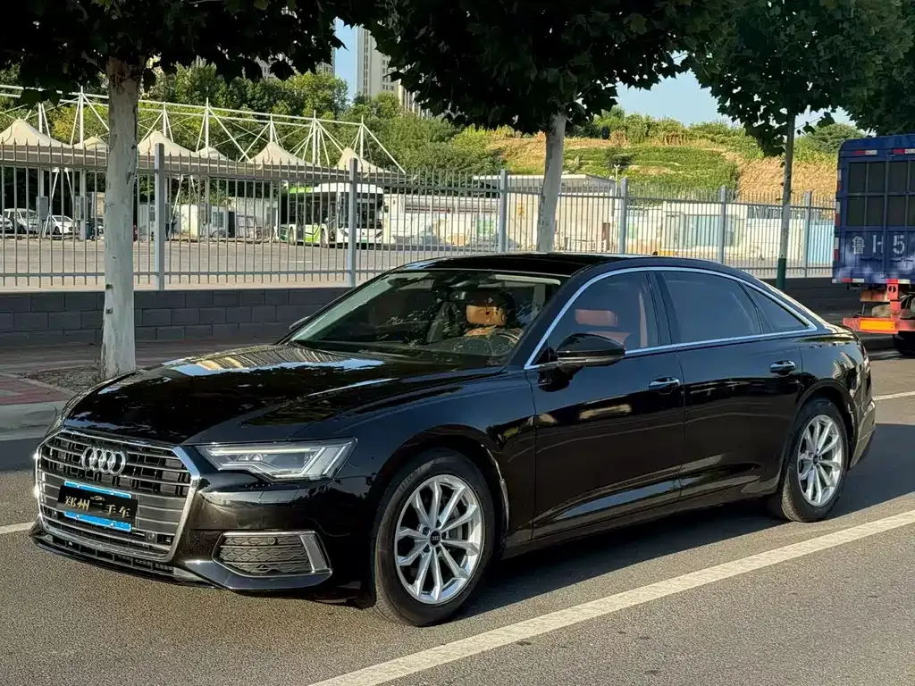 Audi A6L — фото 1