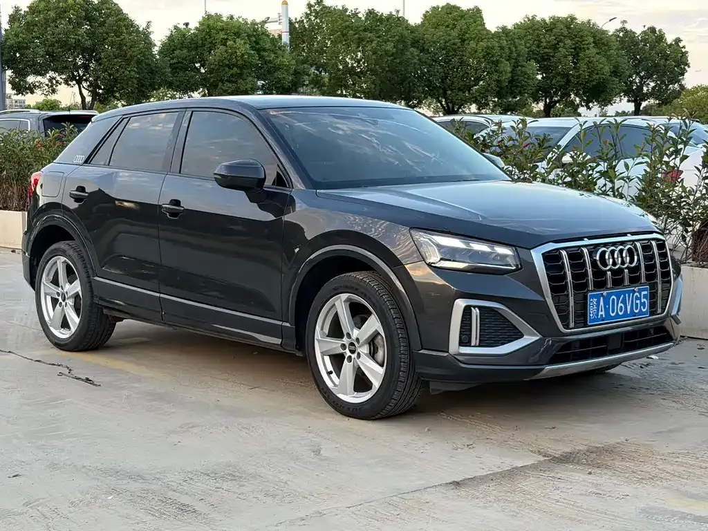 Audi Q2L — фото 10