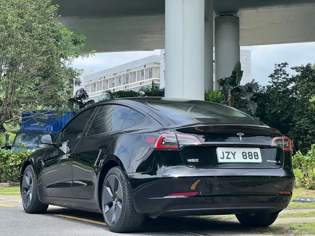 Tesla Model 3 — фото 8