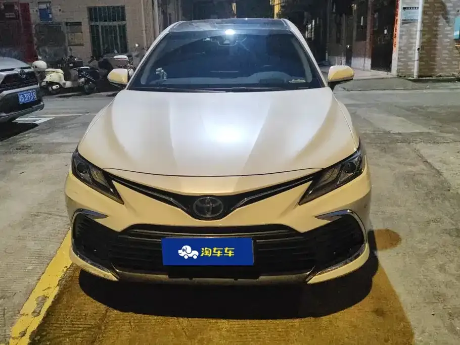 Toyota Camry — фото 10