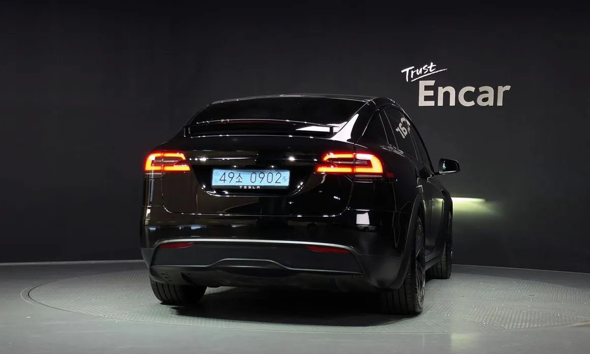 Tesla Model X — фото 2
