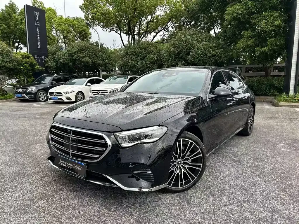 Mercedes-Benz E-Class — фото 1