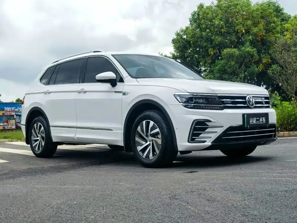 Volkswagen Tiguan L PHEV — фото 8