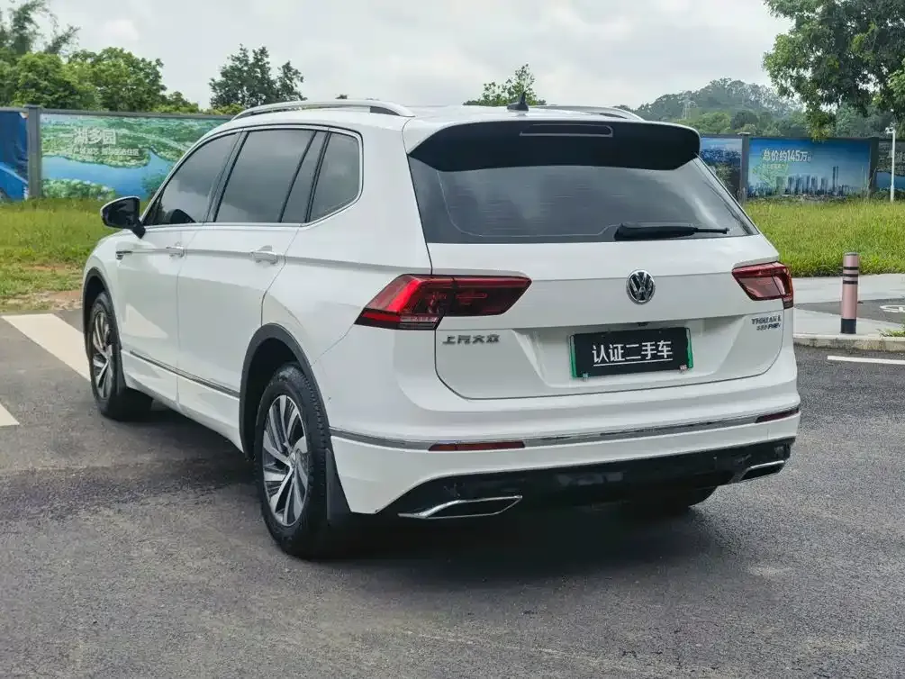 Volkswagen Tiguan L PHEV — фото 3