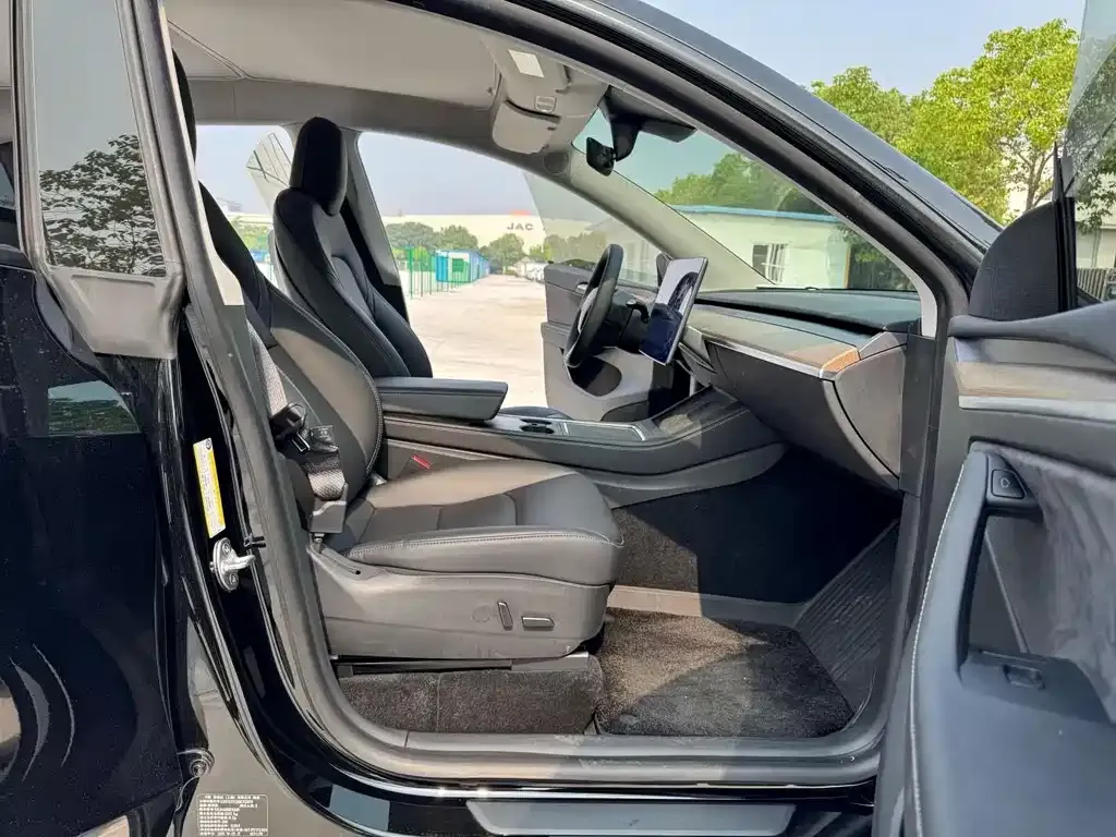 Tesla Model Y — фото 5
