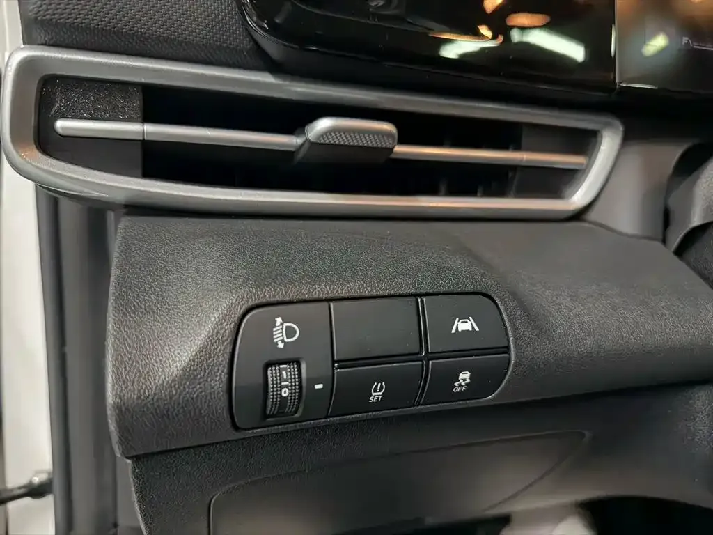 Hyundai Elantra — фото 9