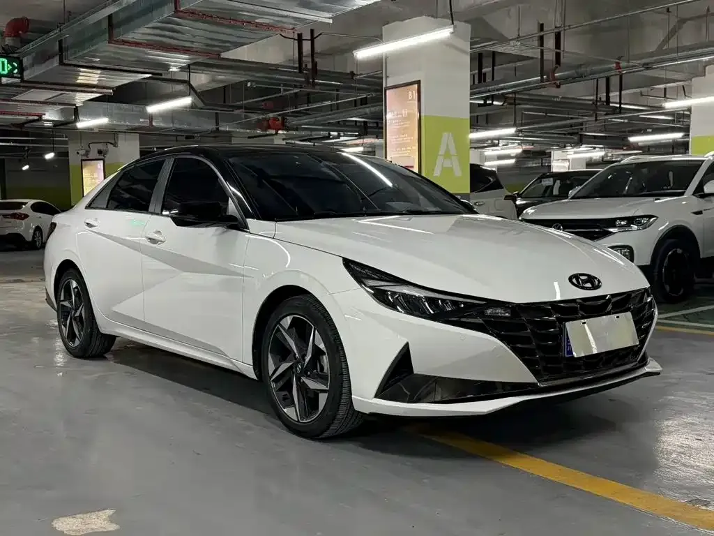 Hyundai Elantra — фото 2