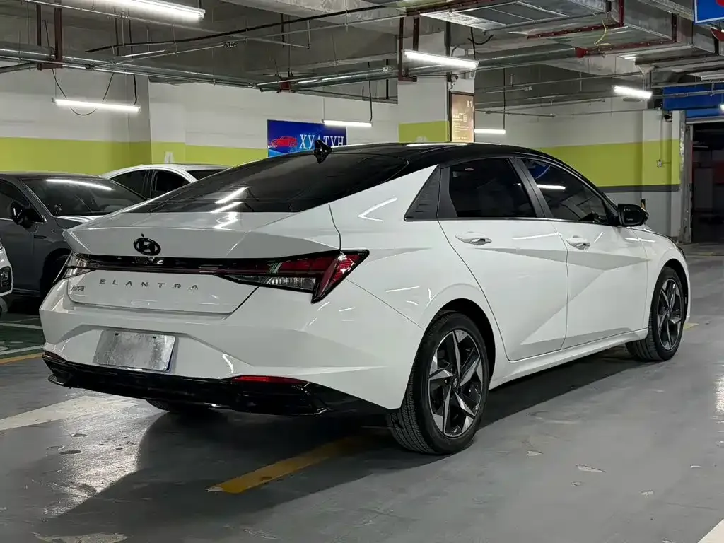 Hyundai Elantra — фото 10