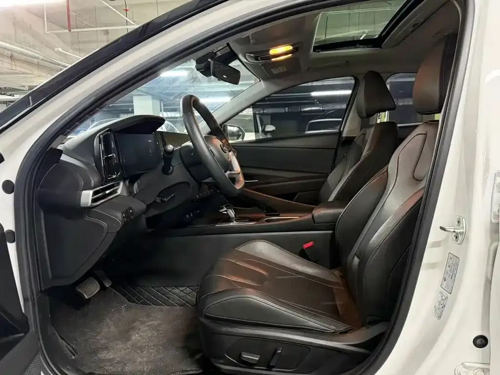 Hyundai Elantra — фото 3