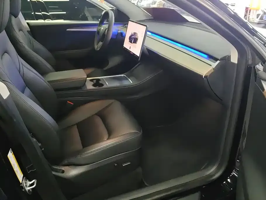 Tesla Model Y — фото 9
