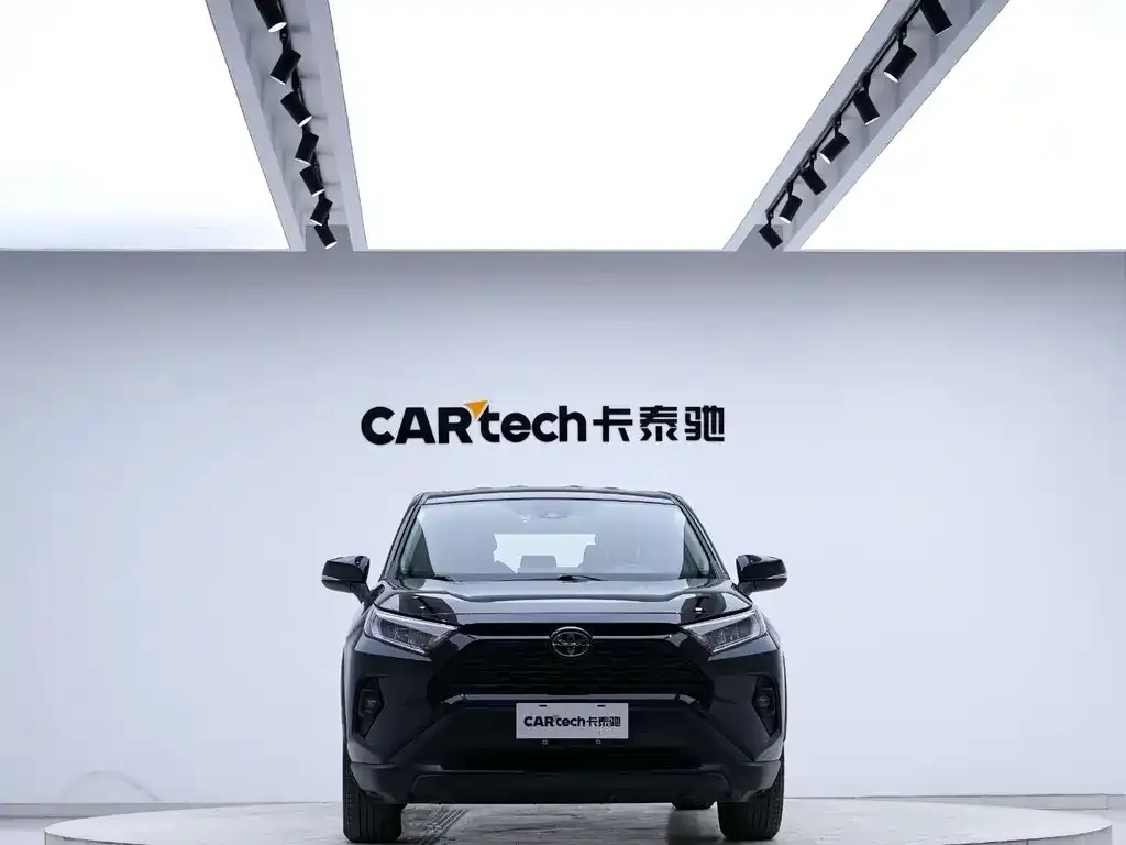 Toyota RAV4 — фото 5