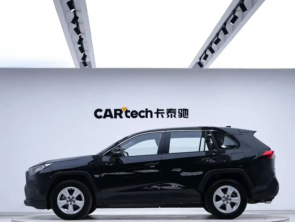 Toyota RAV4 — фото 3