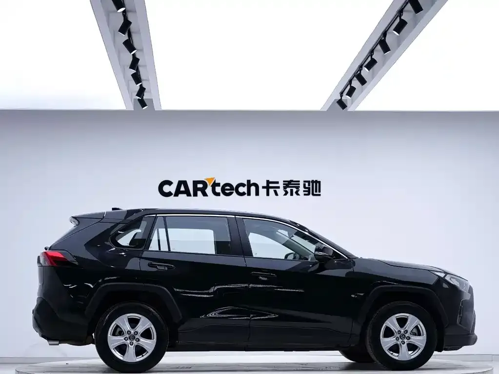 Toyota RAV4 — фото 2