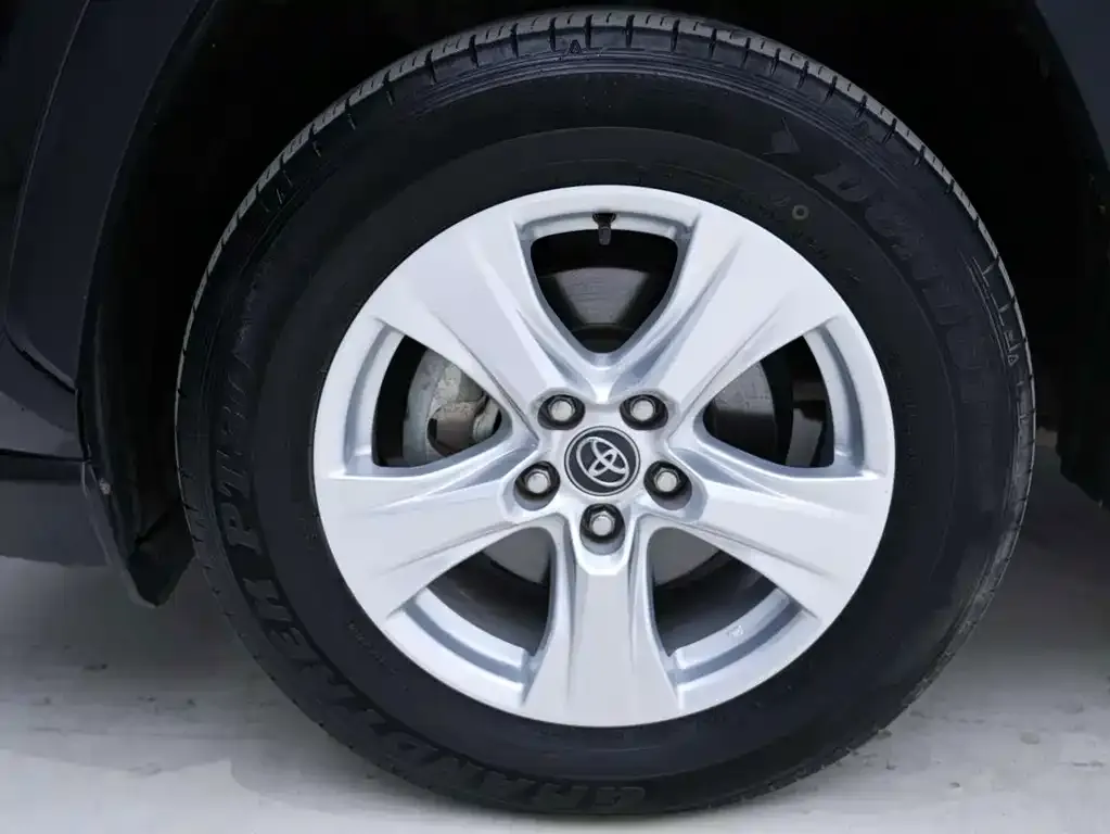 Toyota RAV4 — фото 10