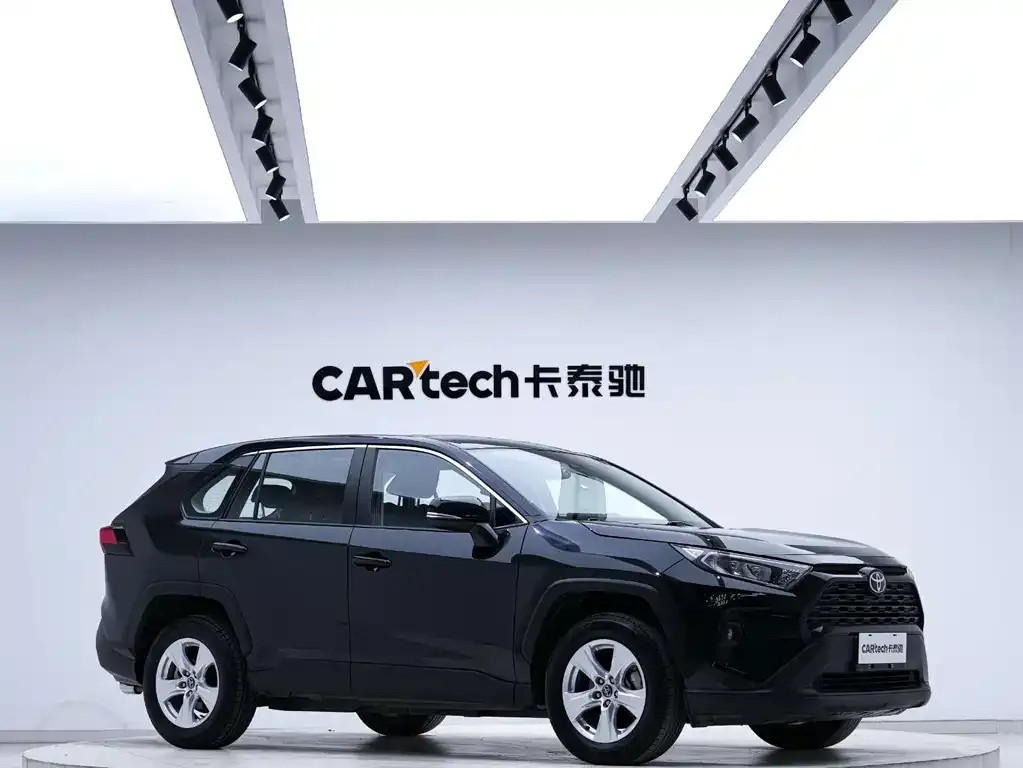 Toyota RAV4 — фото 6
