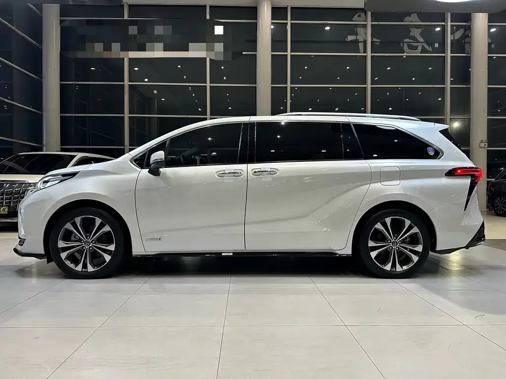 Toyota Granvia — фото 10
