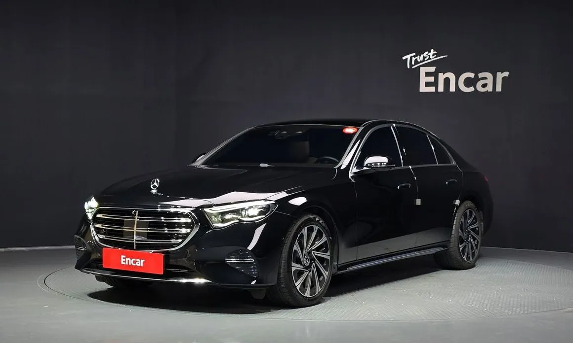 Mercedes-Benz E-Class — фото 1