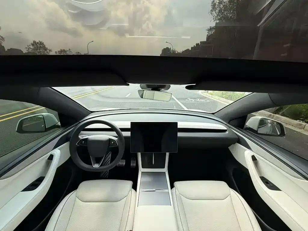 Tesla Model Y L — фото 8