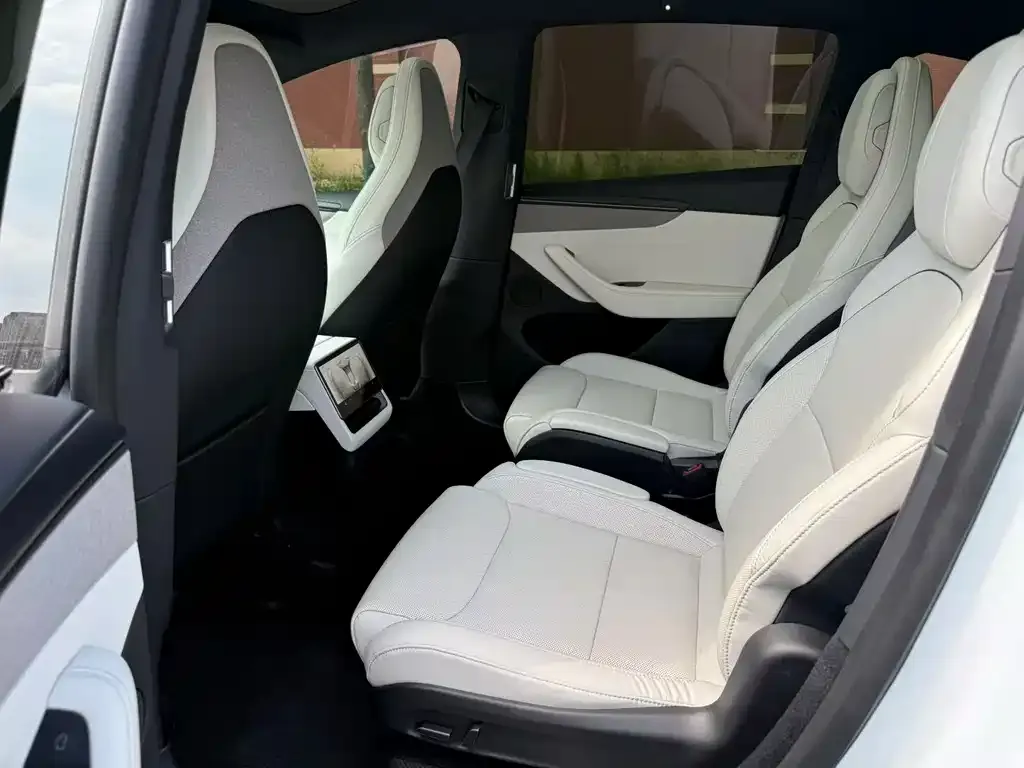 Tesla Model Y L — фото 2