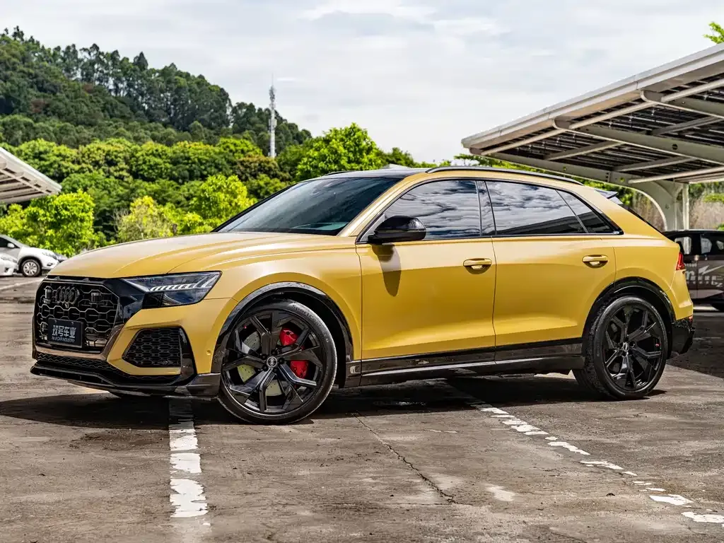 Audi RS Q8 — фото 1
