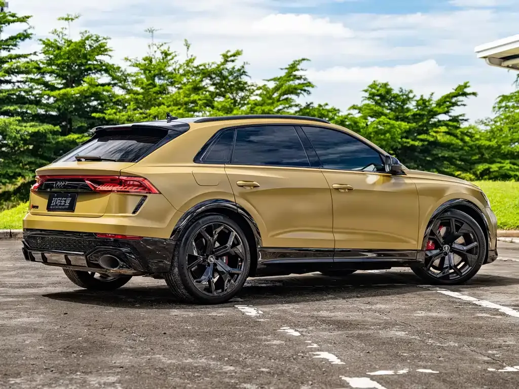 Audi RS Q8 — фото 8