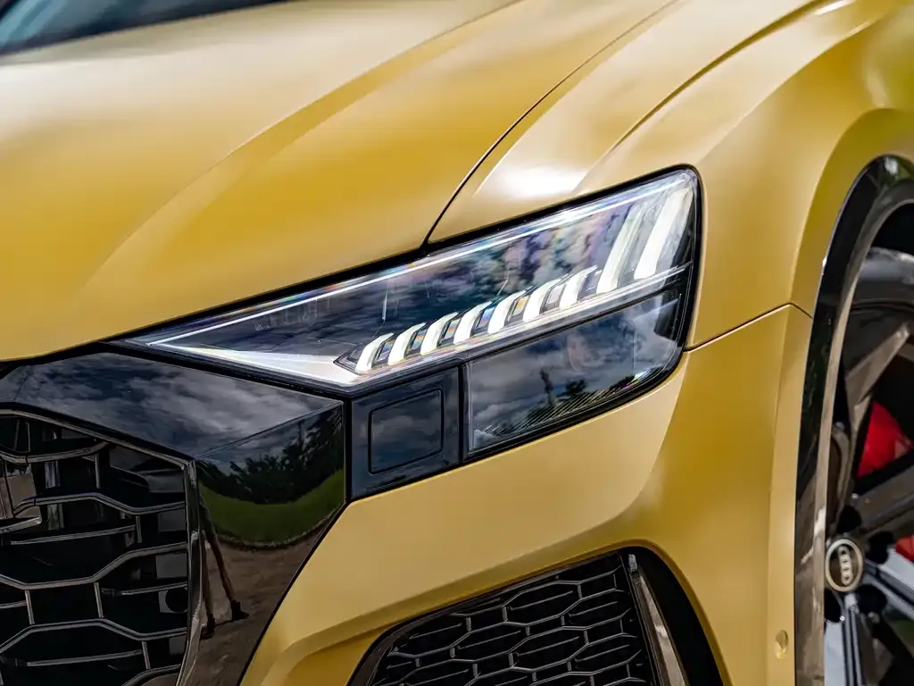 Audi RS Q8 — фото 9
