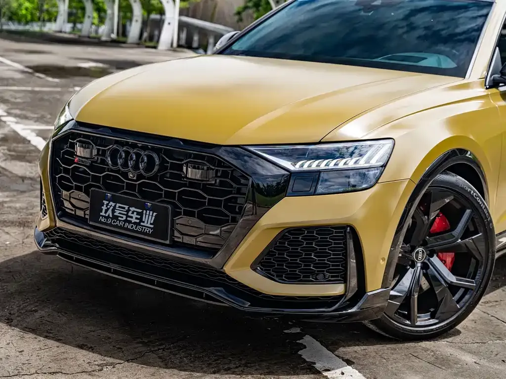 Audi RS Q8 — фото 3