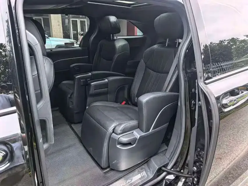Toyota Sienna — фото 4