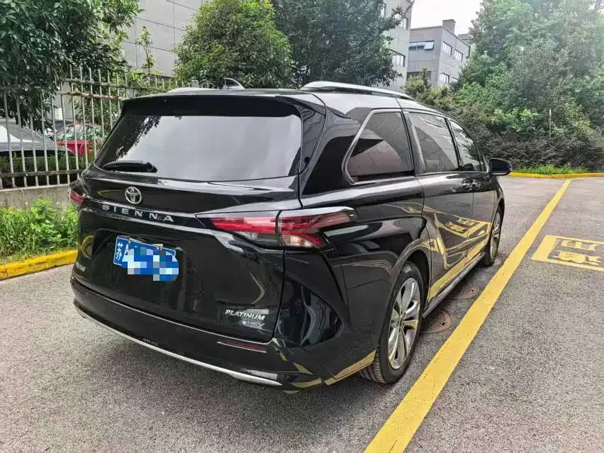 Toyota Sienna — фото 6