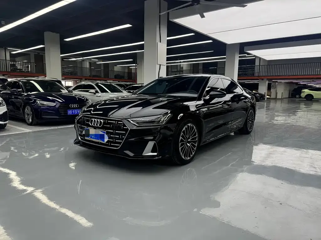 Audi A7L — фото 1