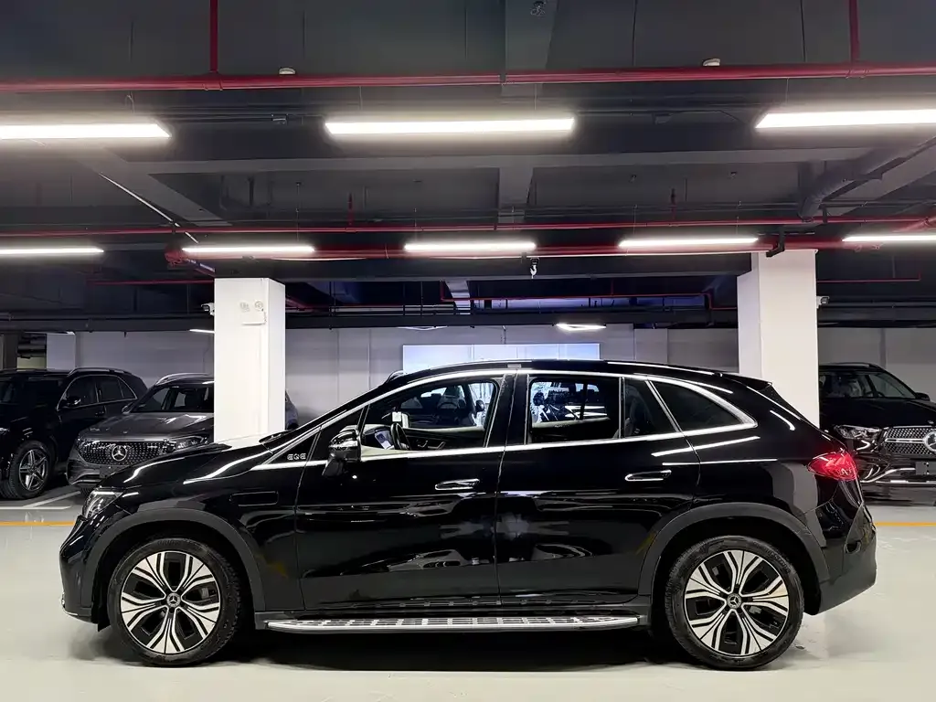 Mercedes-Benz EQE SUV — фото 6