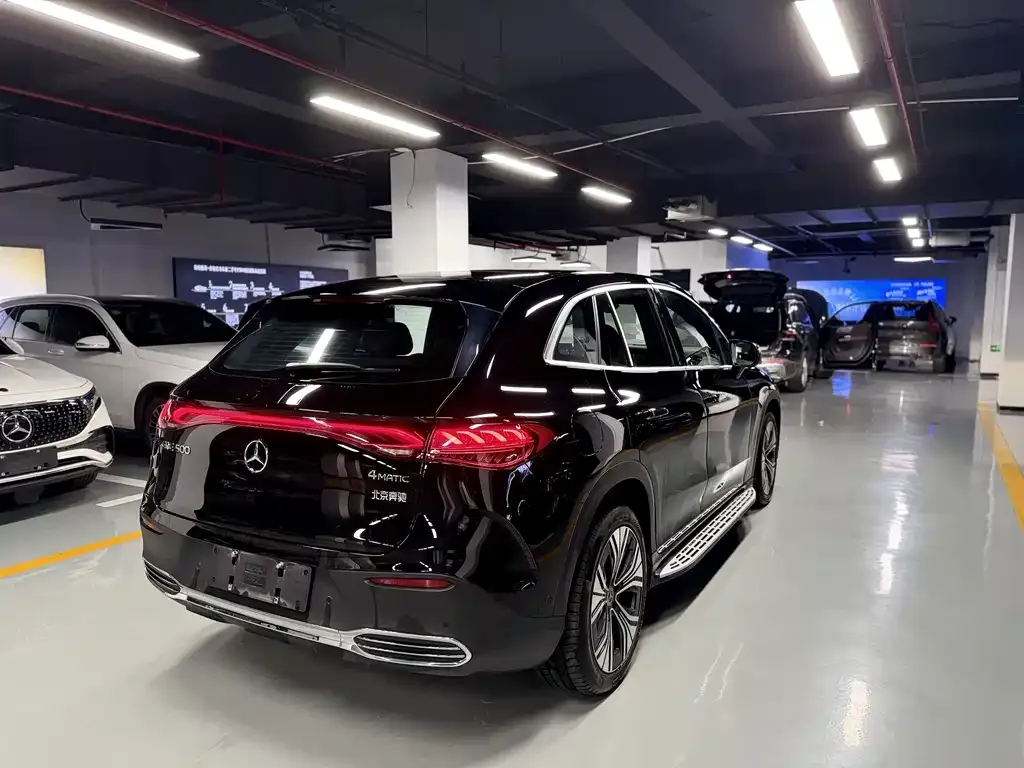 Mercedes-Benz EQE SUV — фото 10