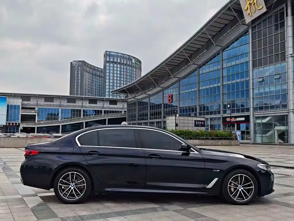 BMW 5 Series New Energy — фото 8