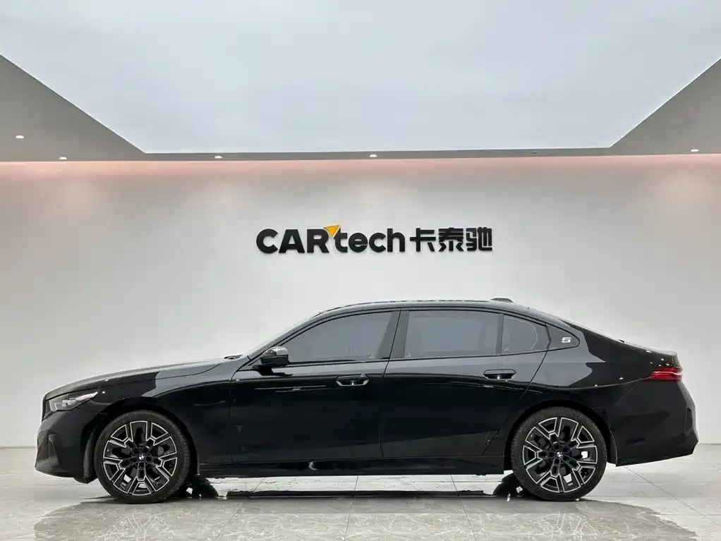BMW 5 Series — фото 4
