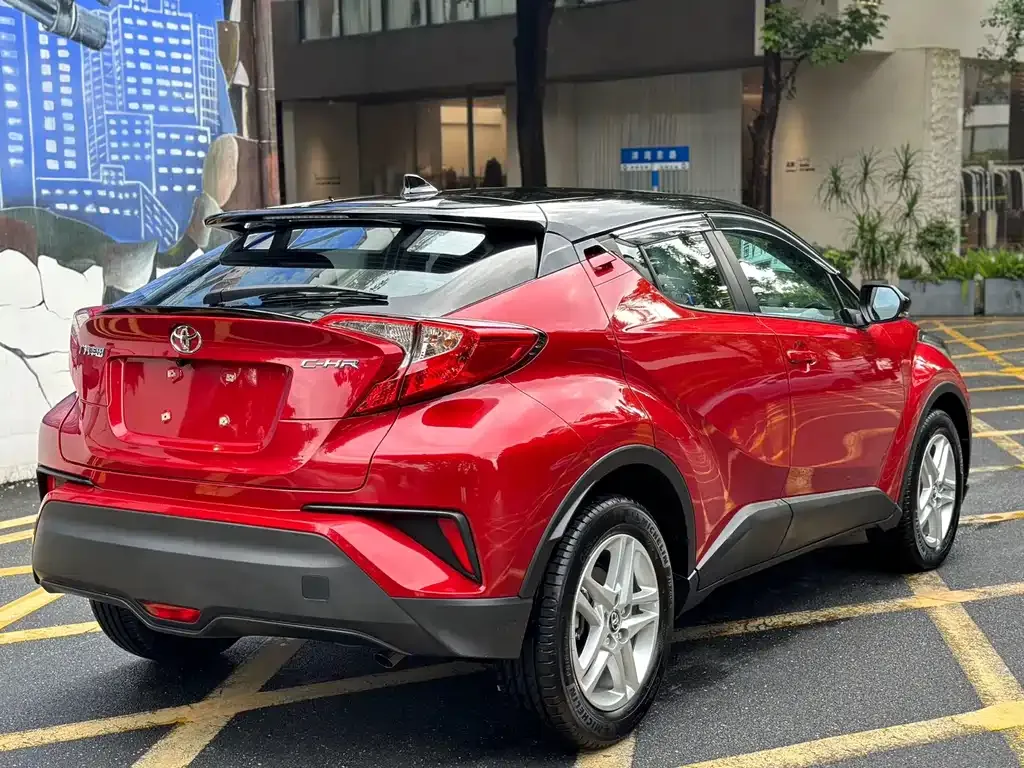 Toyota C-HR — фото 9