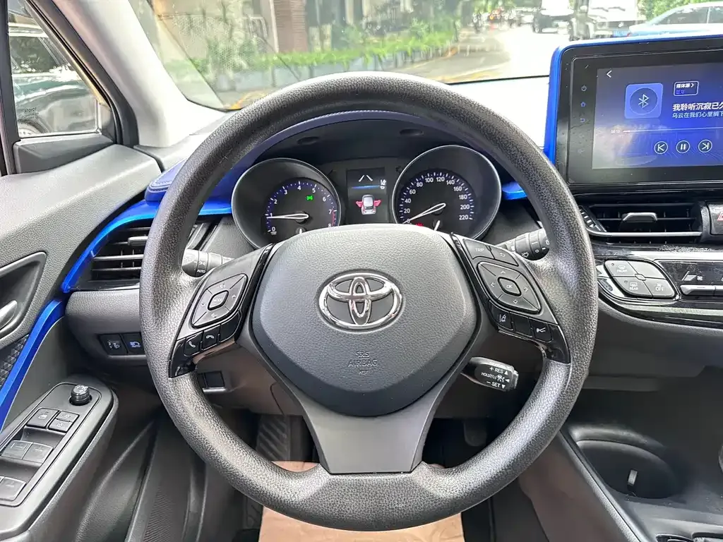 Toyota C-HR — фото 10
