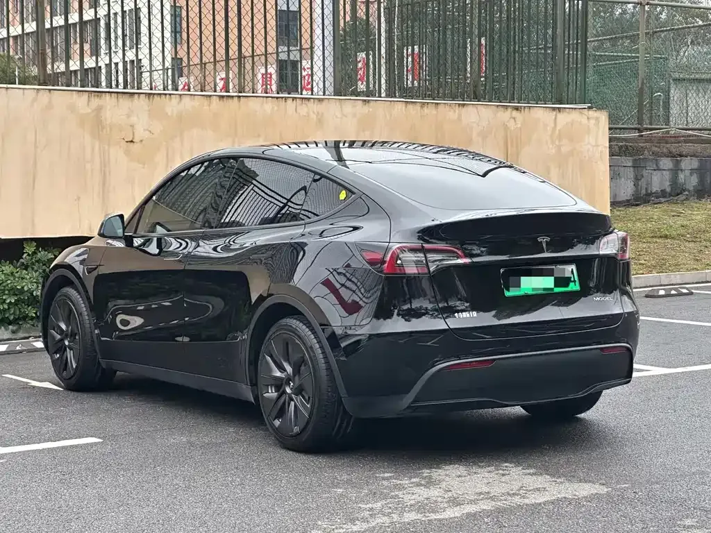 Tesla Model Y — фото 7