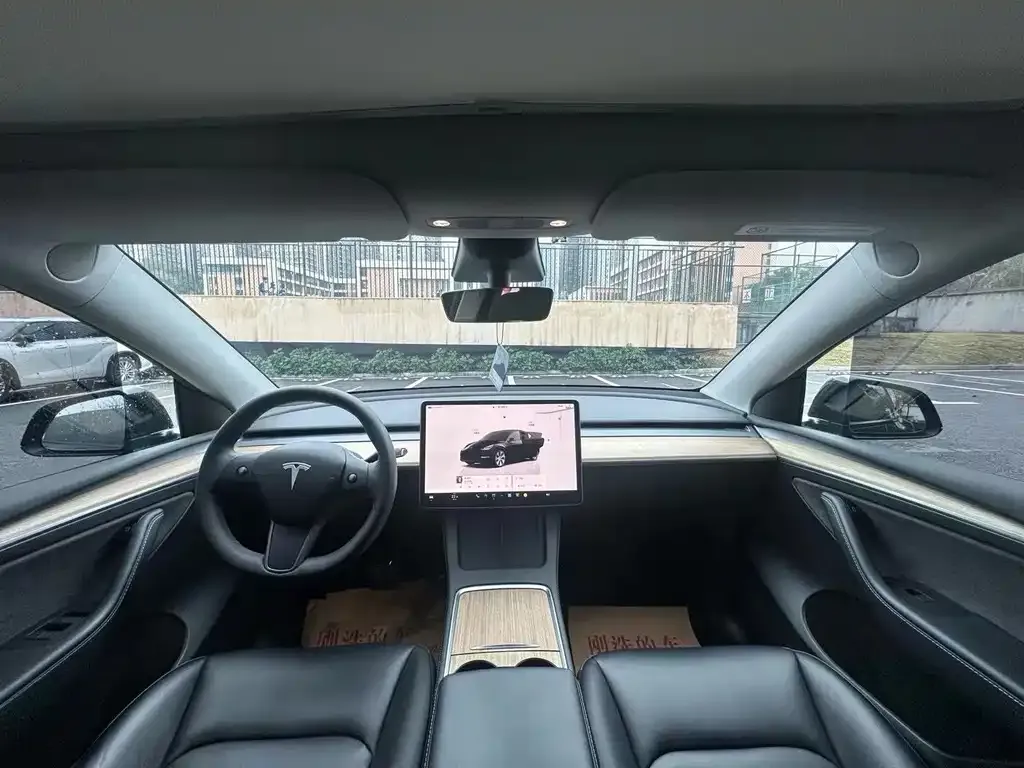 Tesla Model Y — фото 4