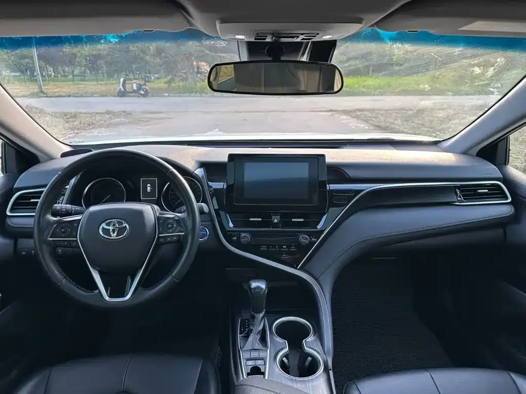 Toyota Camry — фото 7