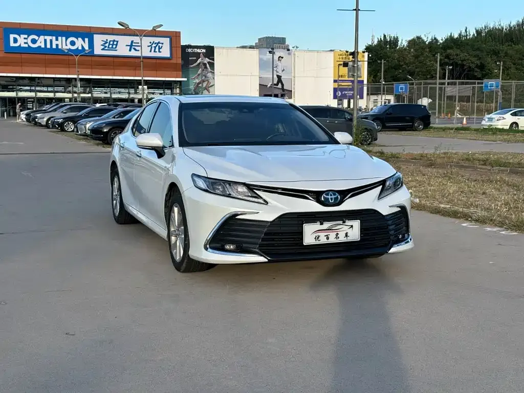 Toyota Camry — фото 2